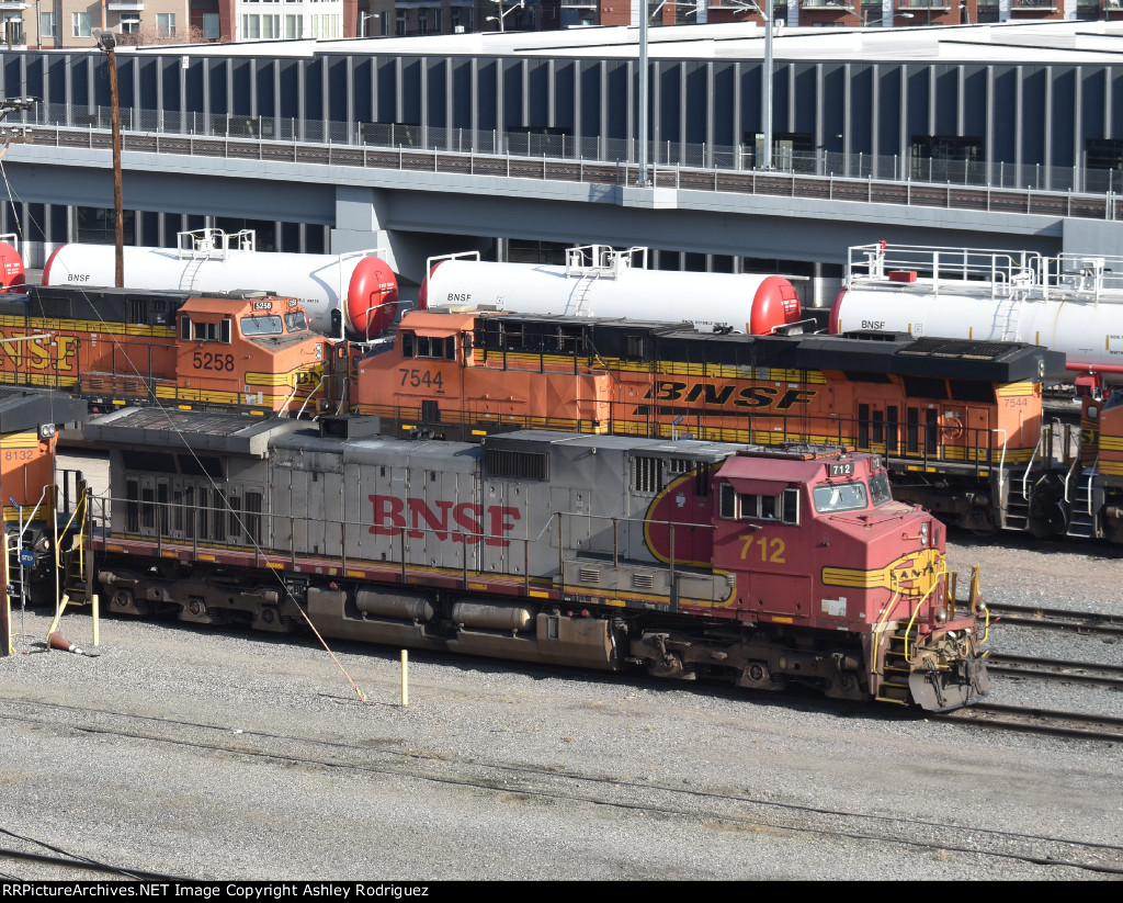 BNSF 712